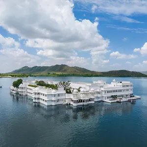https://taj-lake-palace.udaipurhotels.org
